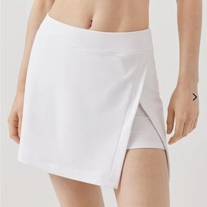 Outdoor voices court skort 4.5”